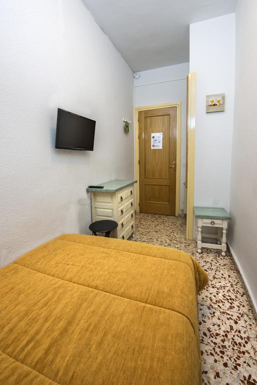 Single Room,382169377:JPEG